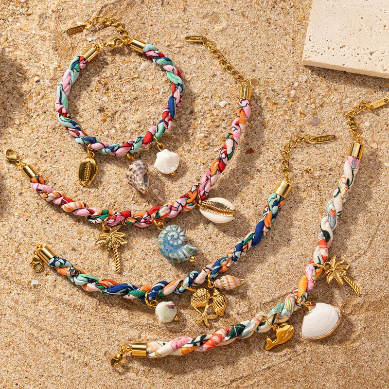 Pulseras veraniegas con encantos