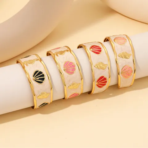 Brazaletes Dorados con Conchas