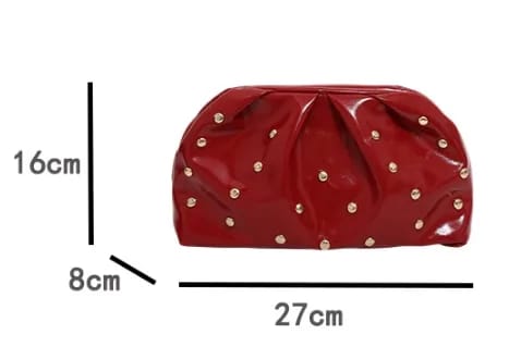 Bolso tipo clutch  con tachuelas