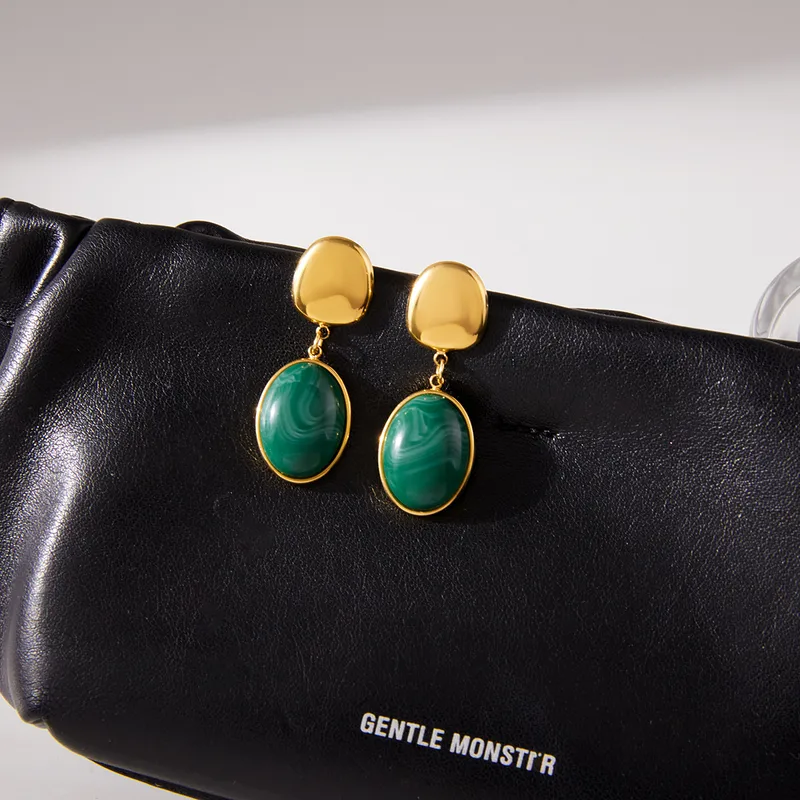 Aretes Dorados con Piedra Verde