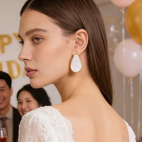 Aretes de resina y baño de oro