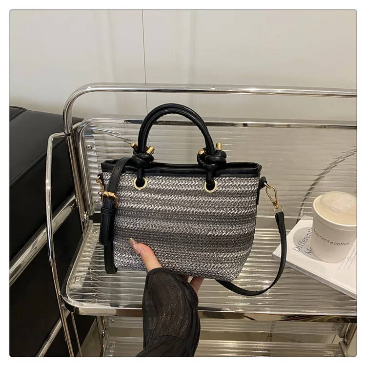 Bolso tejidode mano y bandolera