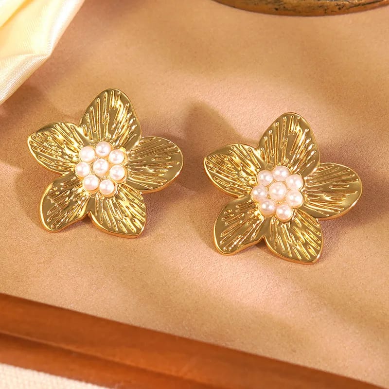 Aretes Flor Dorada con Perlas