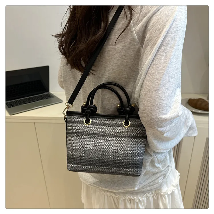 Bolso tejidode mano y bandolera