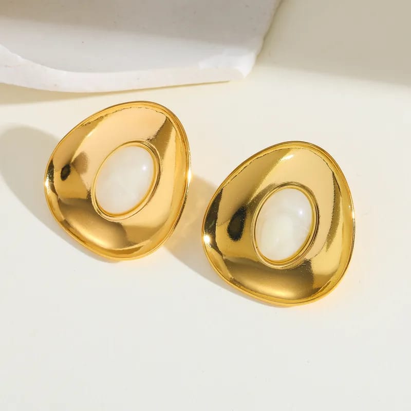 Aretes dorados con perla