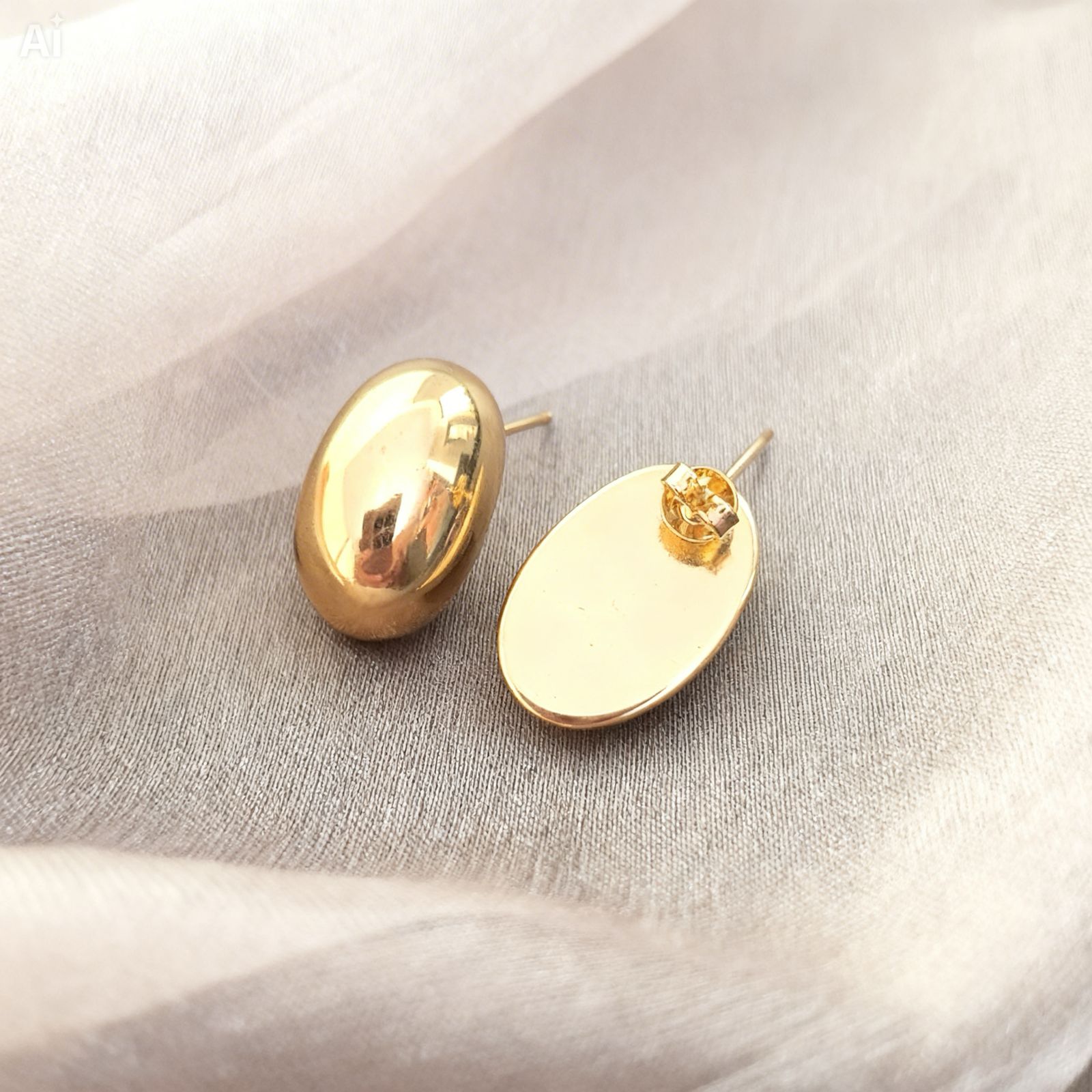 Aretes ovalados dorados