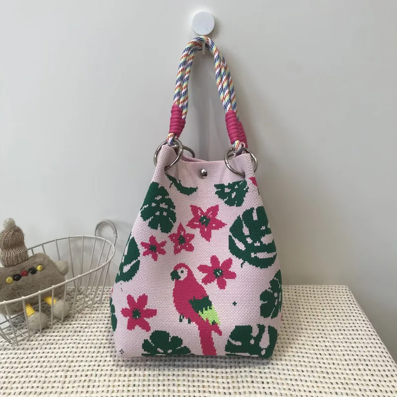 Bolso Wayuu con diseño tropical