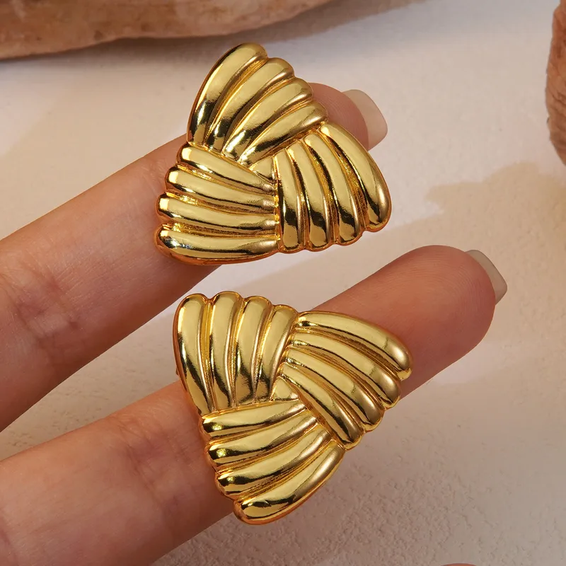 Aretes Triangulares Dorados