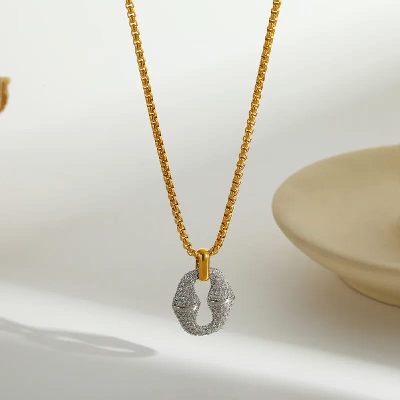 Juego de joyas plateadas