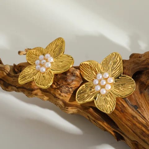 Aretes Flor Dorada con Perlas
