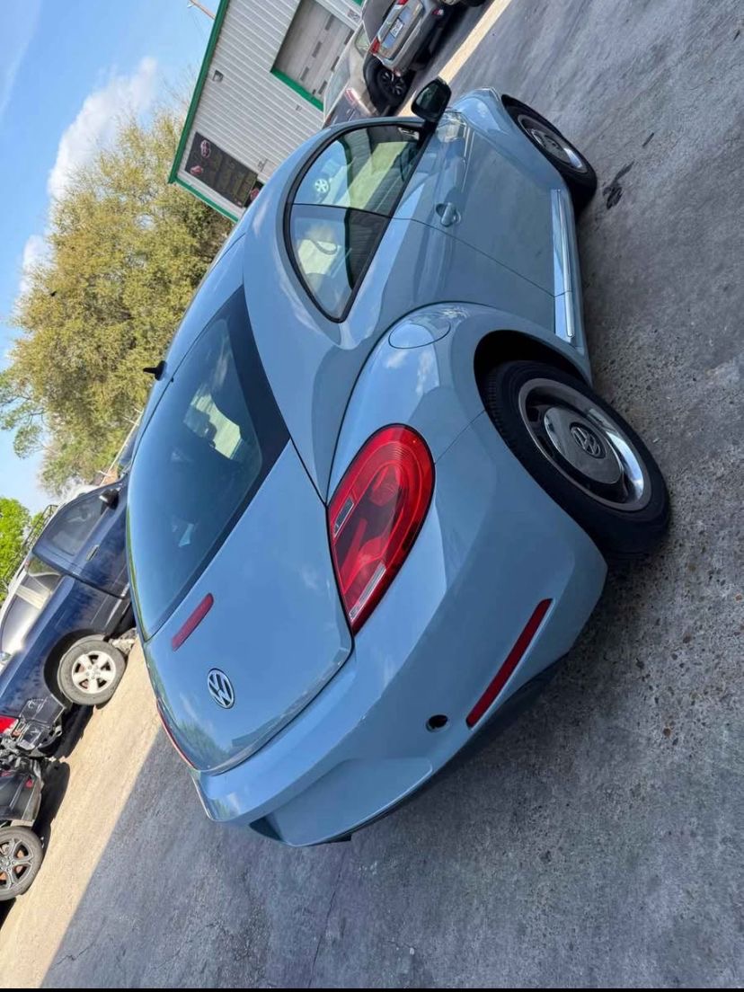 2012 Volkswagen Beetle • 2.5LHatchback 2D