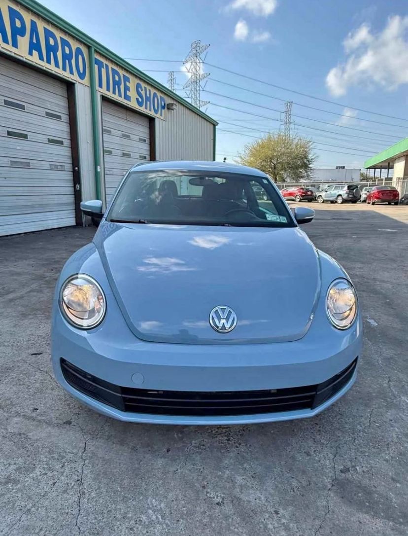 2012 Volkswagen Beetle • 2.5LHatchback 2D