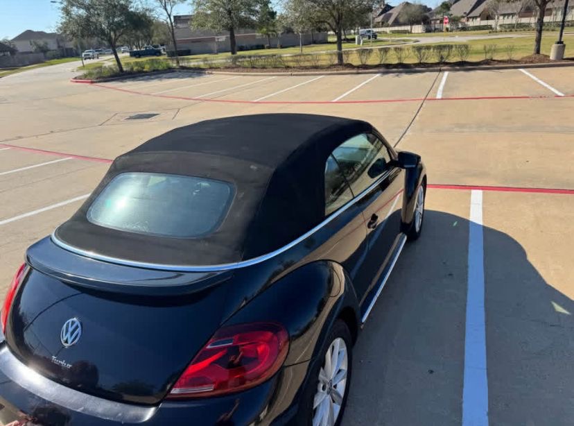 2017 Volkswagen Beetle • 1.8T SE Convertible 2D