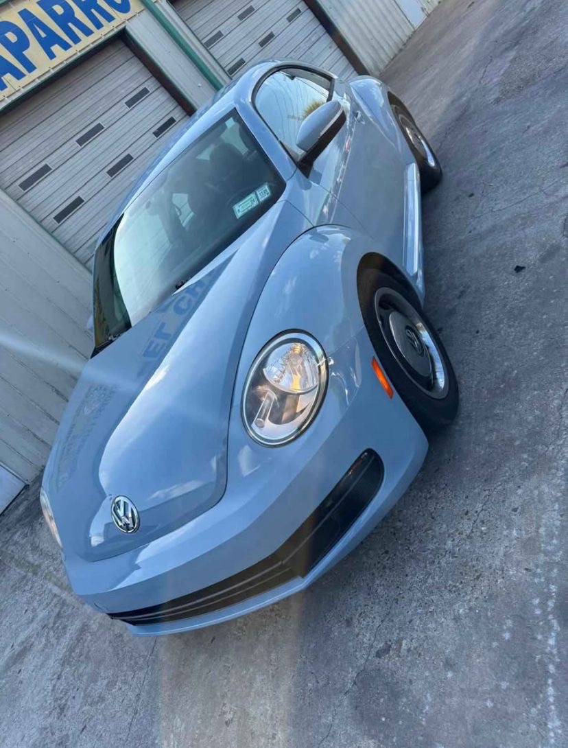 2012 Volkswagen Beetle • 2.5LHatchback 2D