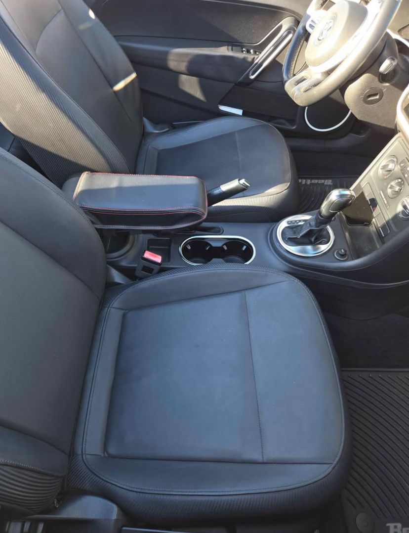 2013 VW Beetle 2.5L Automatic Convertible.