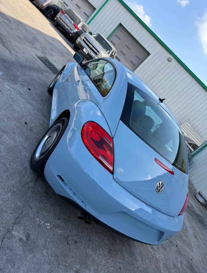 2012 Volkswagen Beetle • 2.5LHatchback 2D