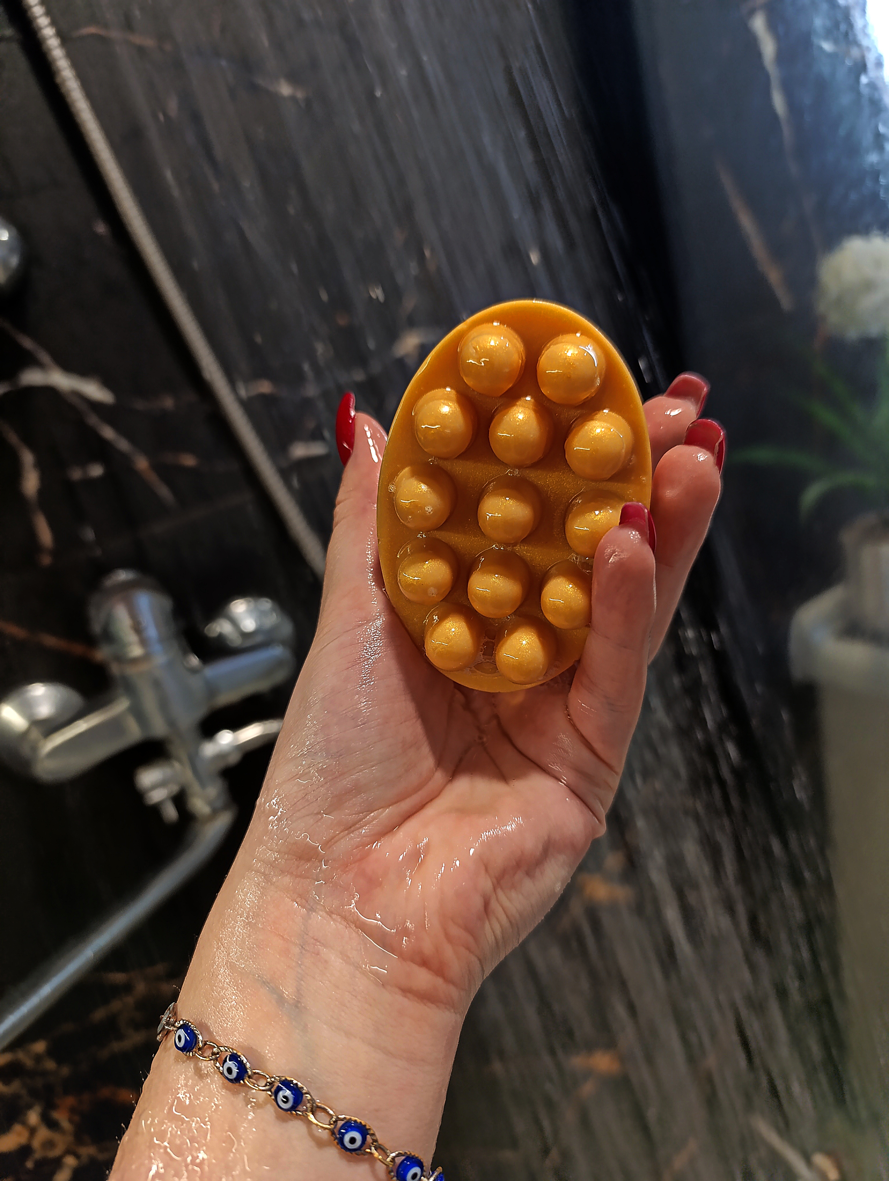 Muilas - masažuoklis su ramunėle (auksinės spalvos)