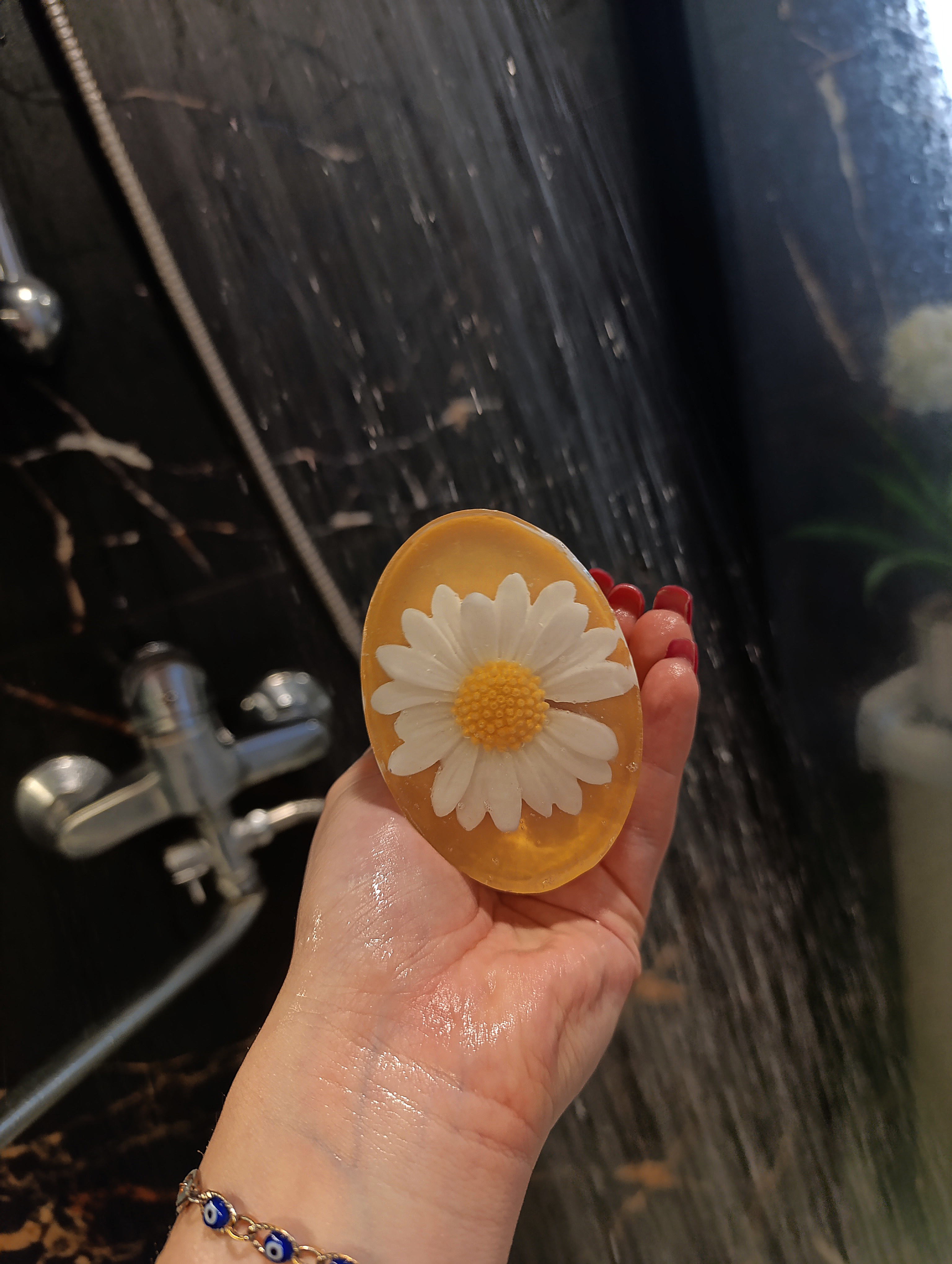 Muilas - masažuoklis su ramunėle (auksinės spalvos)