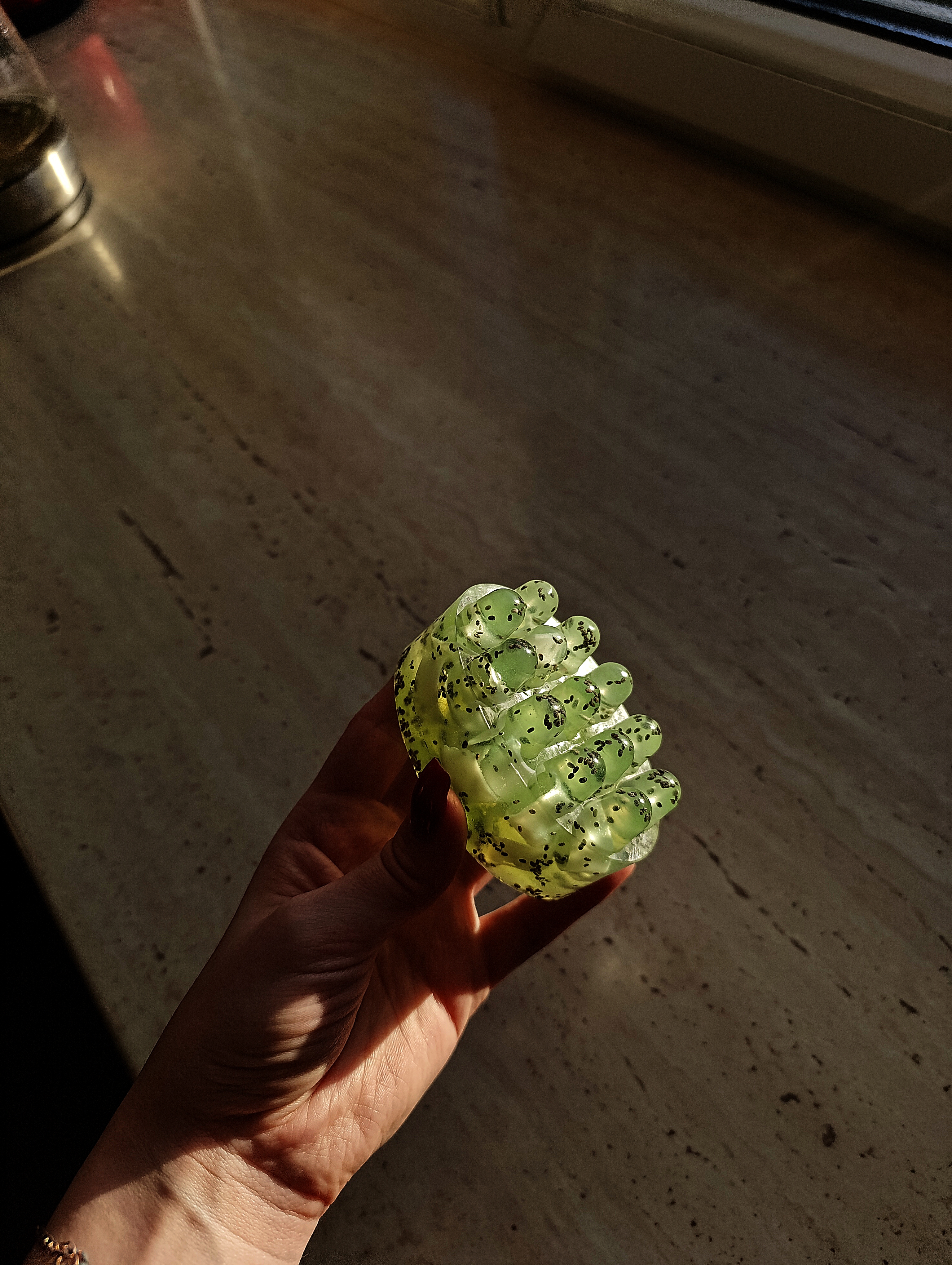 Žalios spalvos muilas - masažuoklis su chia sėklomis 