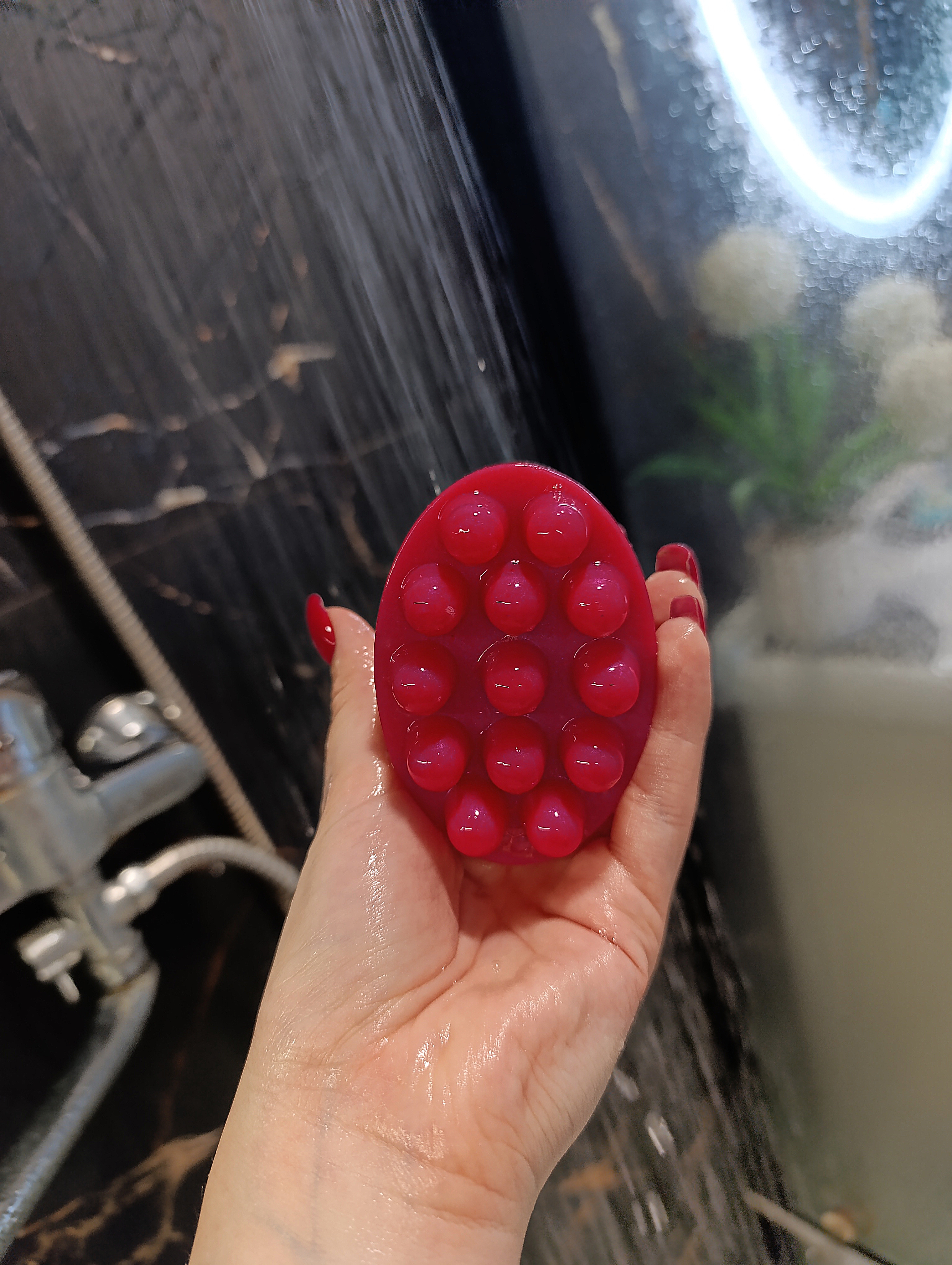 Muilas - masažuoklis su ramunėle (raudonos spalvos su žėručiu)