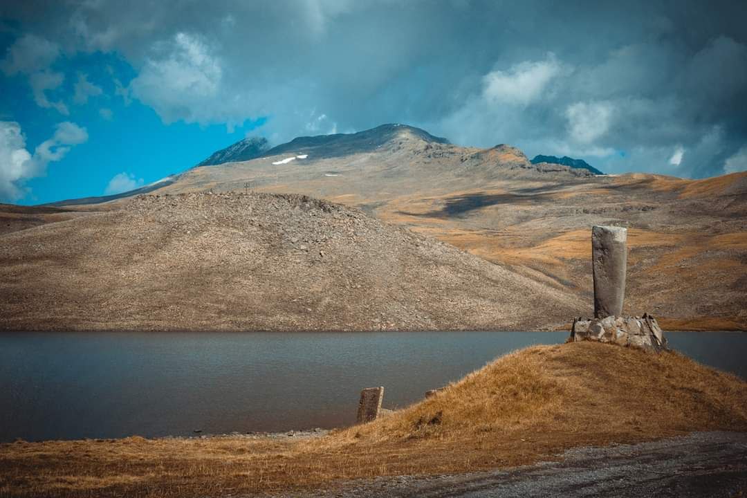 Lake Kari, Amberd Fortress