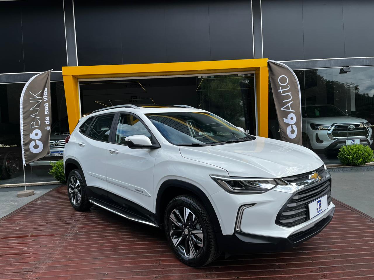 TRACKER PREMIER 2023