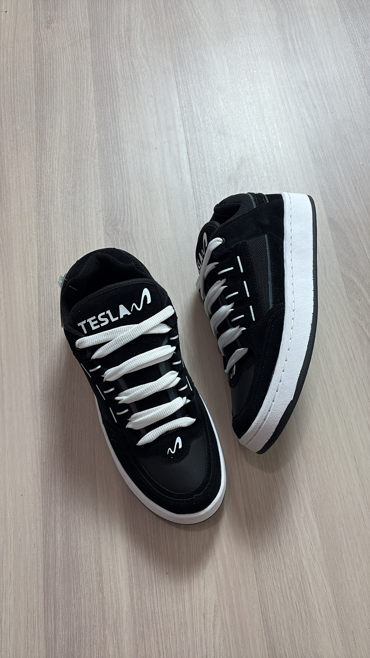 Tênis Tesla Refletivo