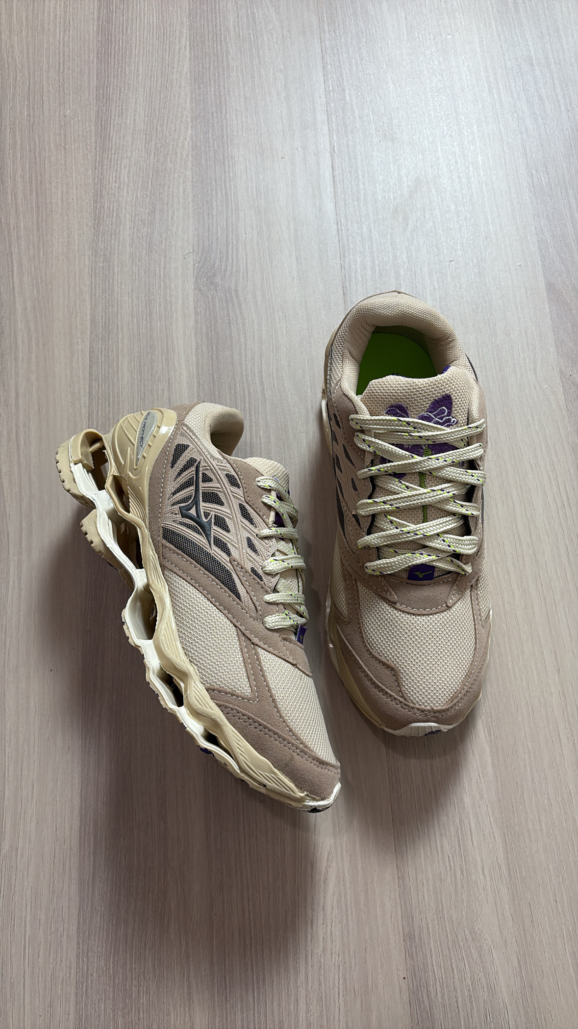 Tênis Mizuno Flor de Lotus