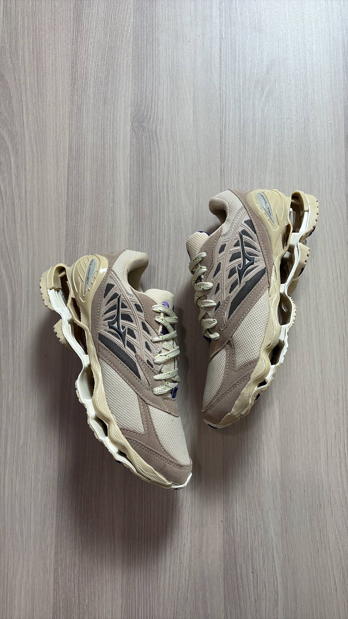 Tênis Mizuno Flor de Lotus