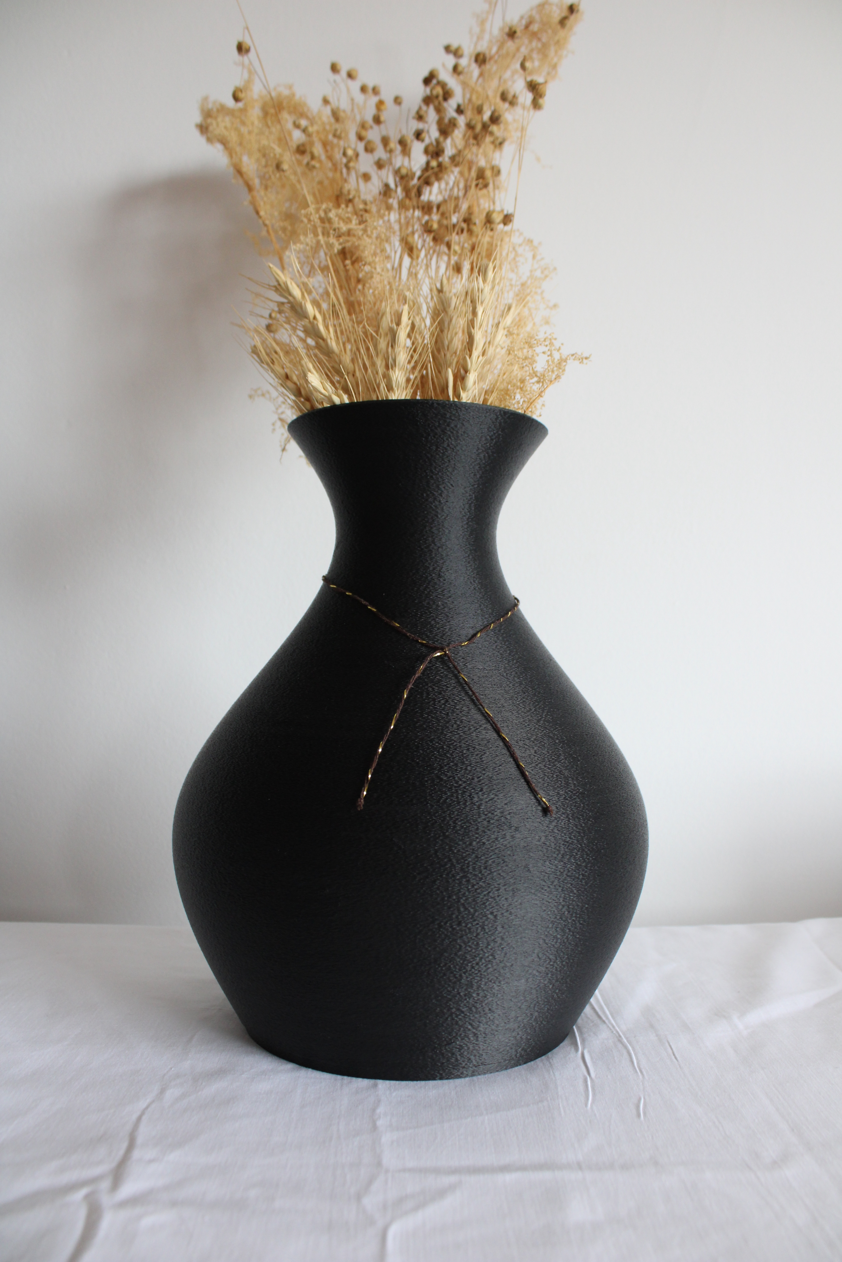 Vase noir élégant