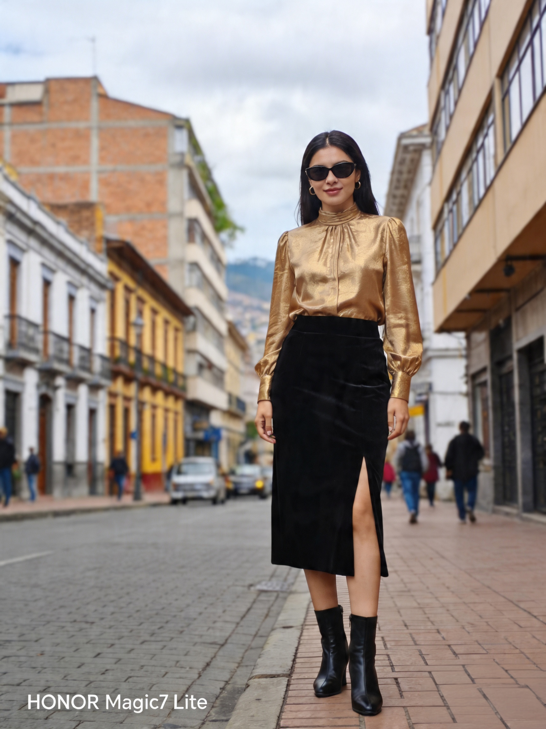 Falda Negra con Abertura