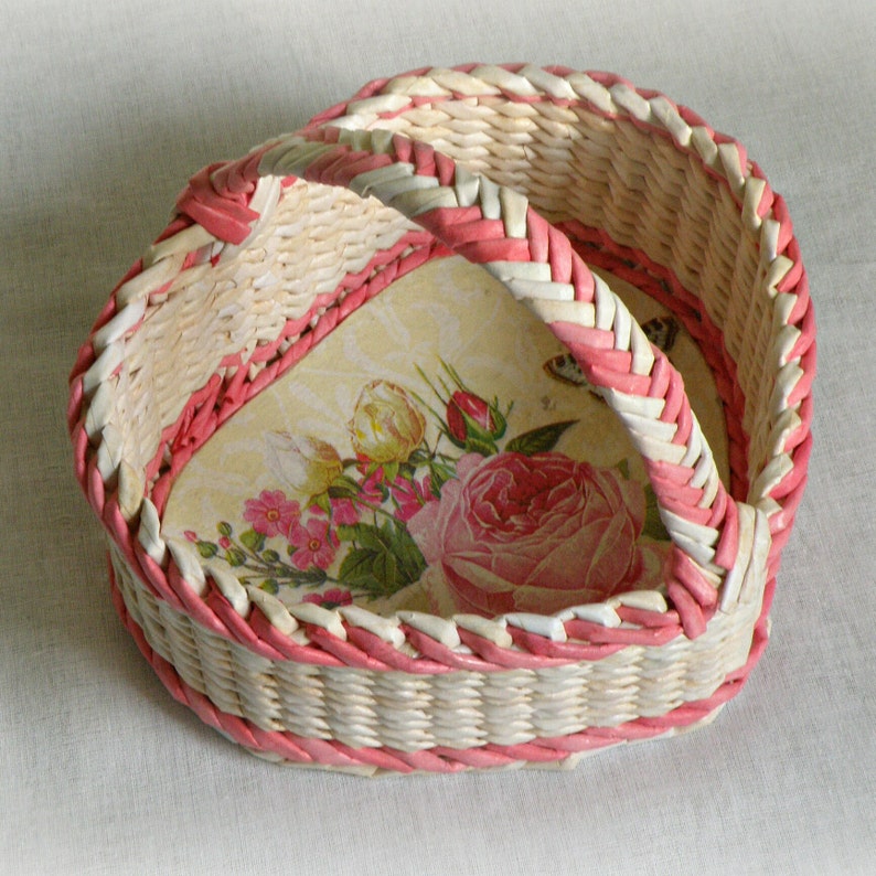 Wicker mini pink baskets heart shape Small basket with handle Gift for mam Wedding basket Storage of small things Flower girl basket Heart