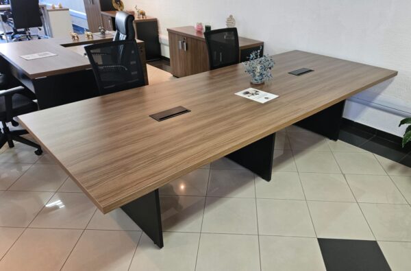 MESA DE REUNIÃO EXECUTIVA – R$ 2.125,00