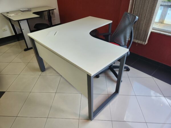 MESA DELTA QUADRO – VALOR R$ 990,00