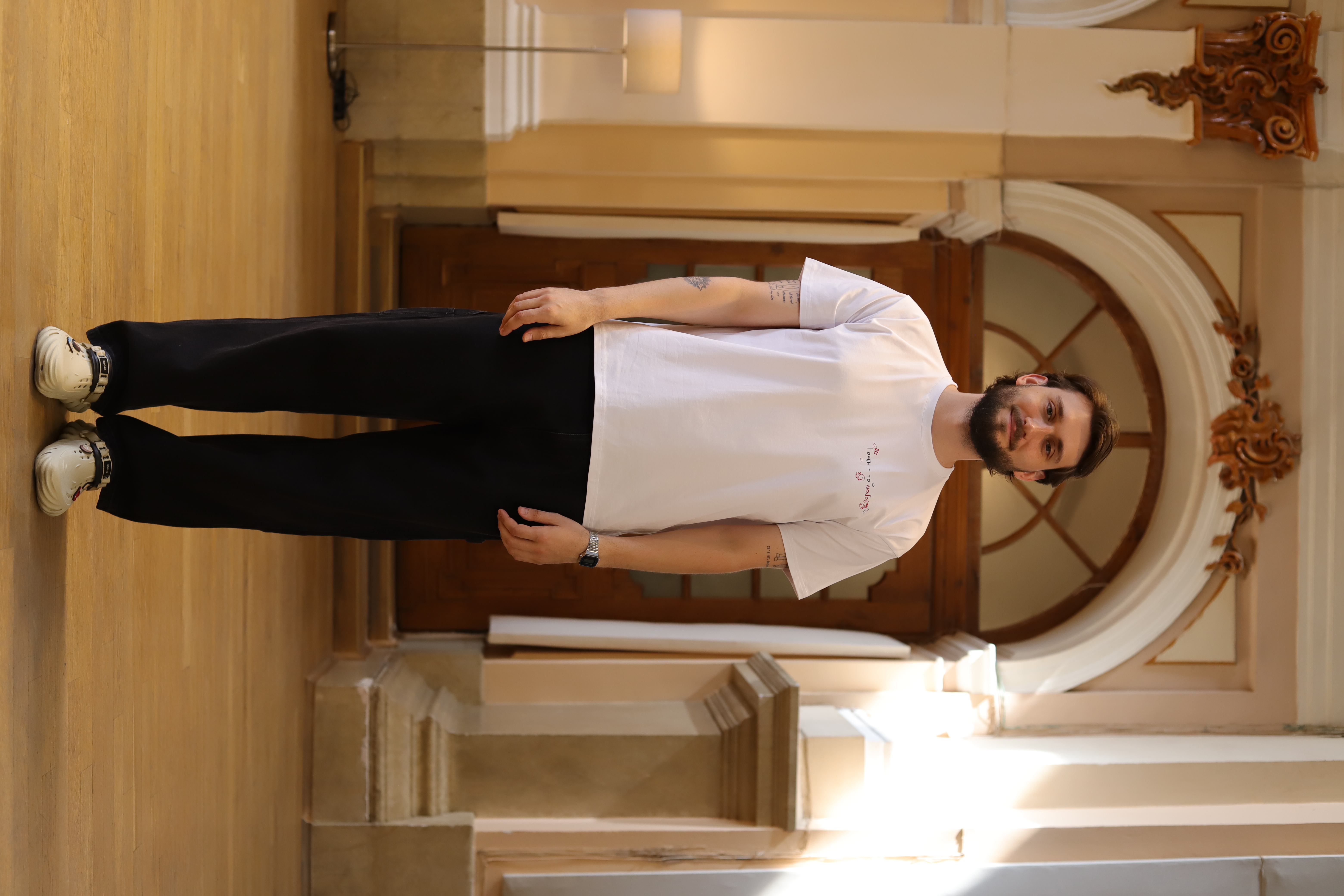 Біла футболка з принтом