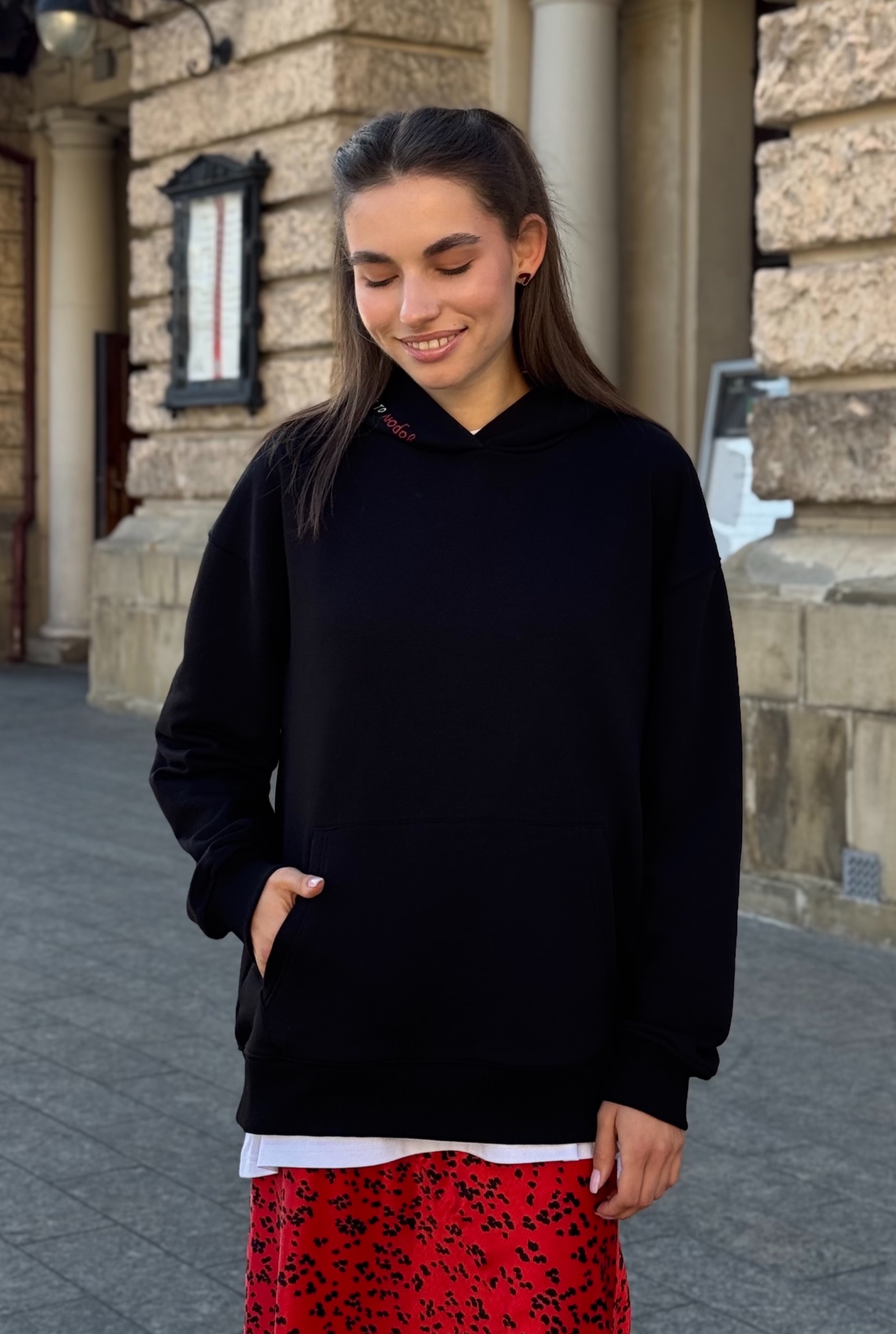 Чорний худі