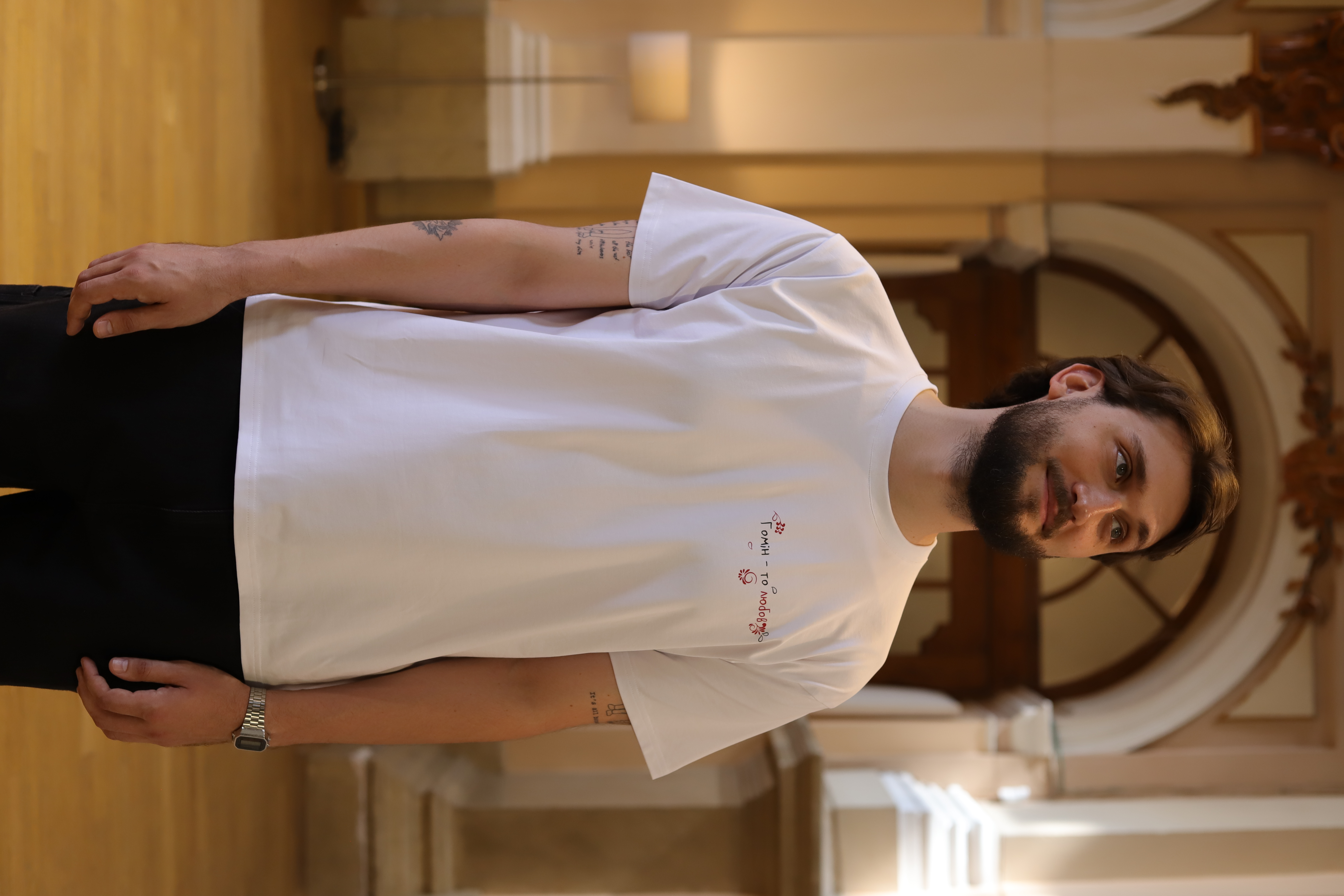 Біла футболка з принтом