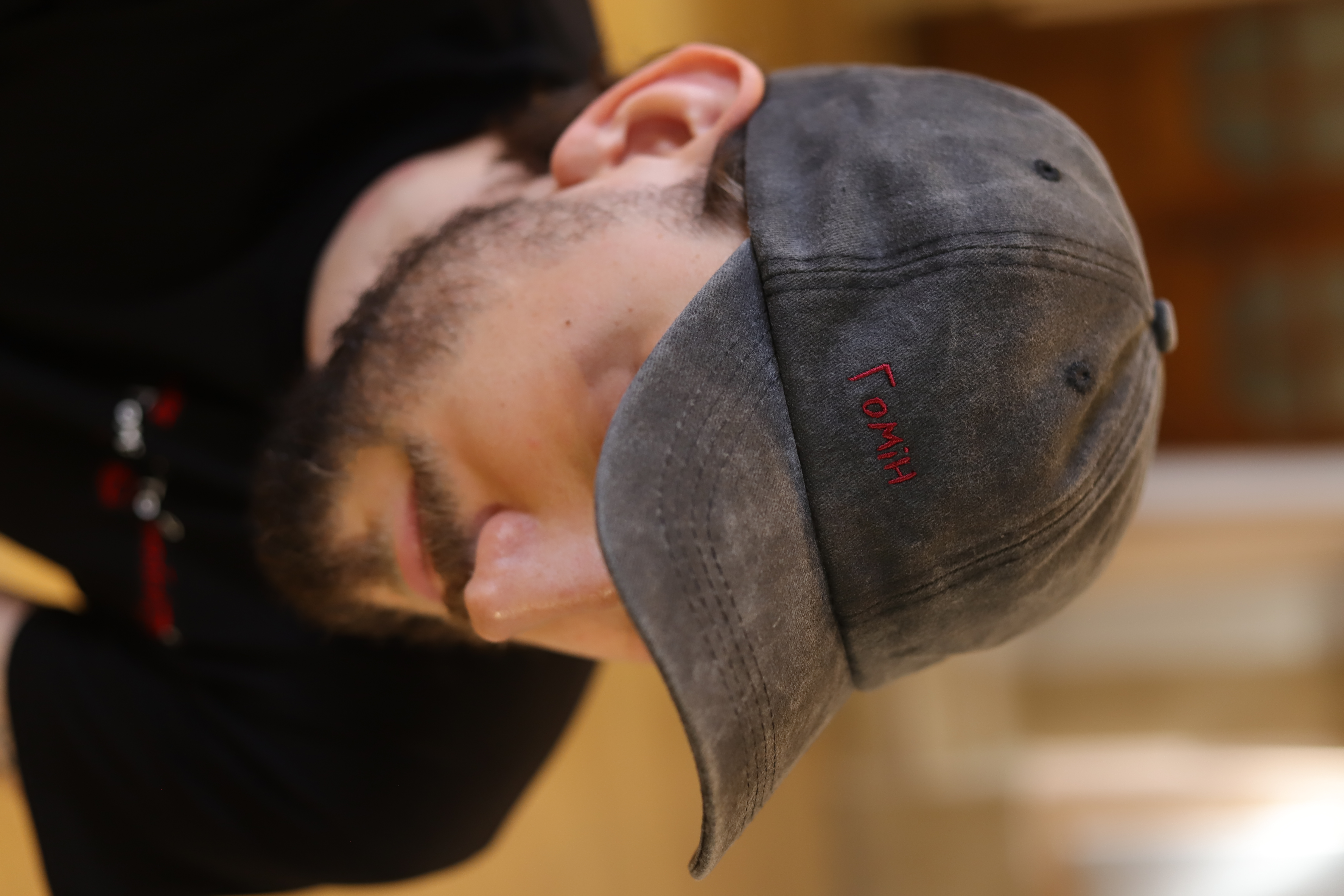 Сіра бейсболка