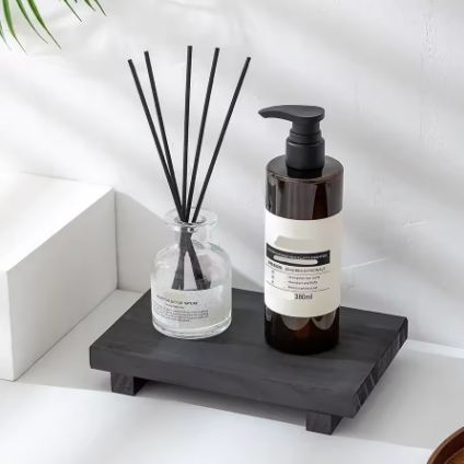 Plateau en bois foncé