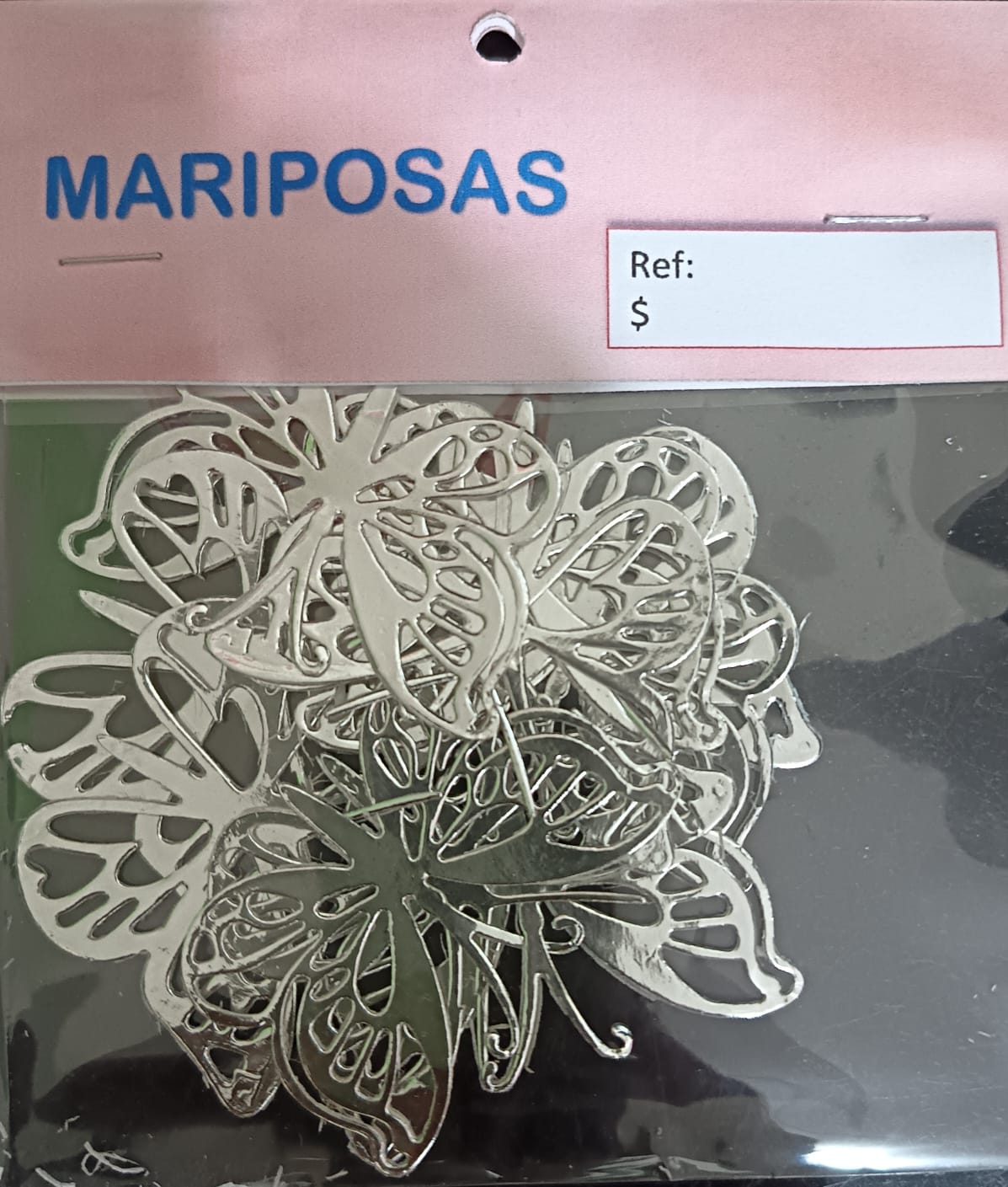 Mariposa en cartulina metalizada color plateado paq. x 10 und