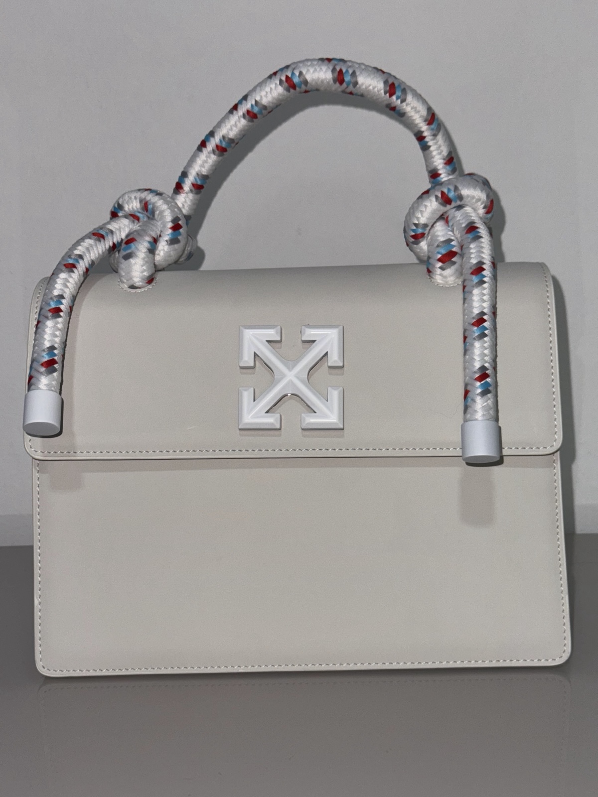 Bolsa Off-White com Alça de Cordão