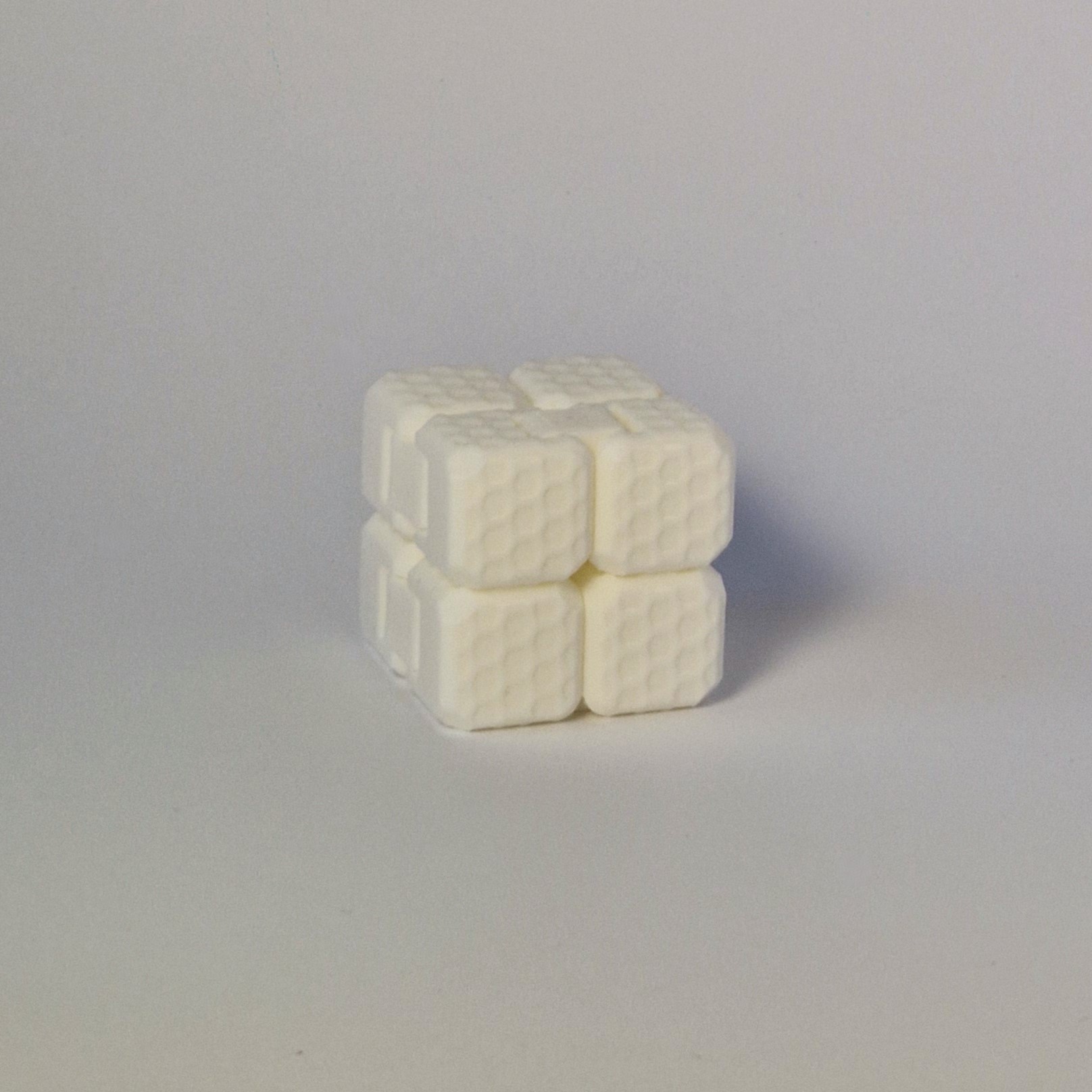 3D spausdintas begalybės kubas (Infinity Cube) – fidget žaislas stresui mažinti