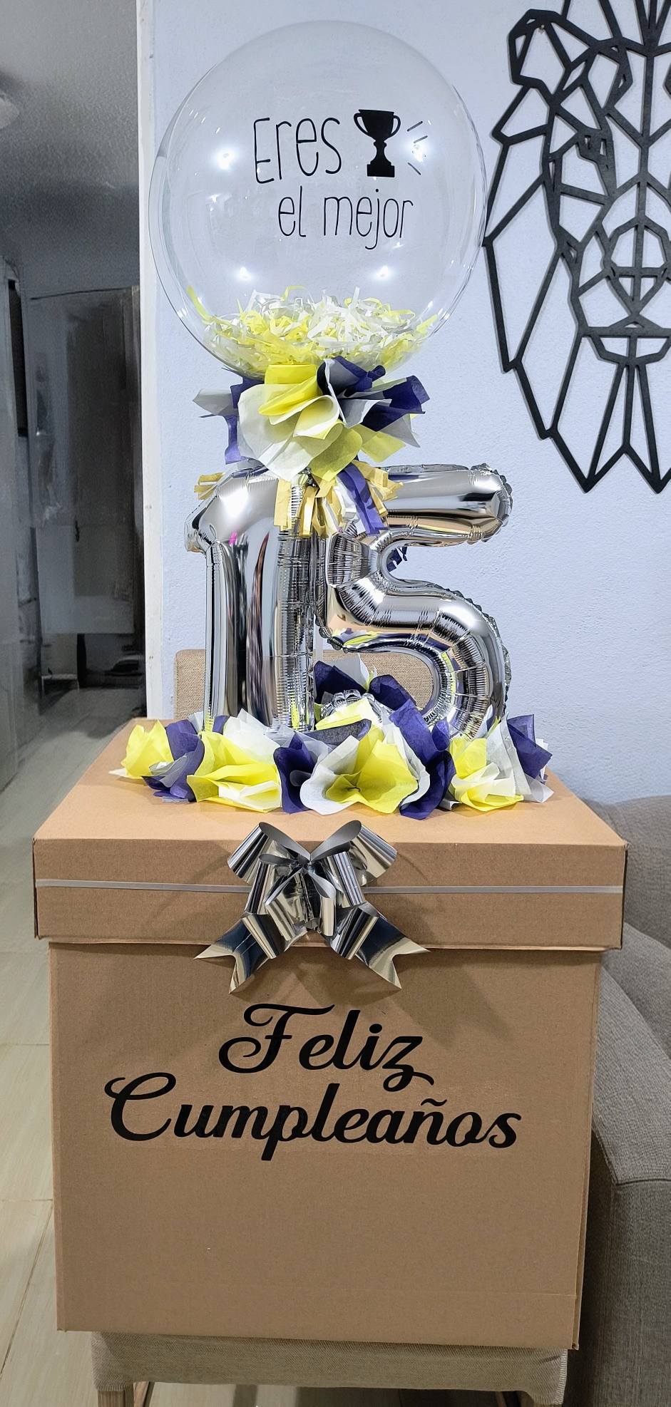 Caja Festiva con Globos de Cumpleaños con Número