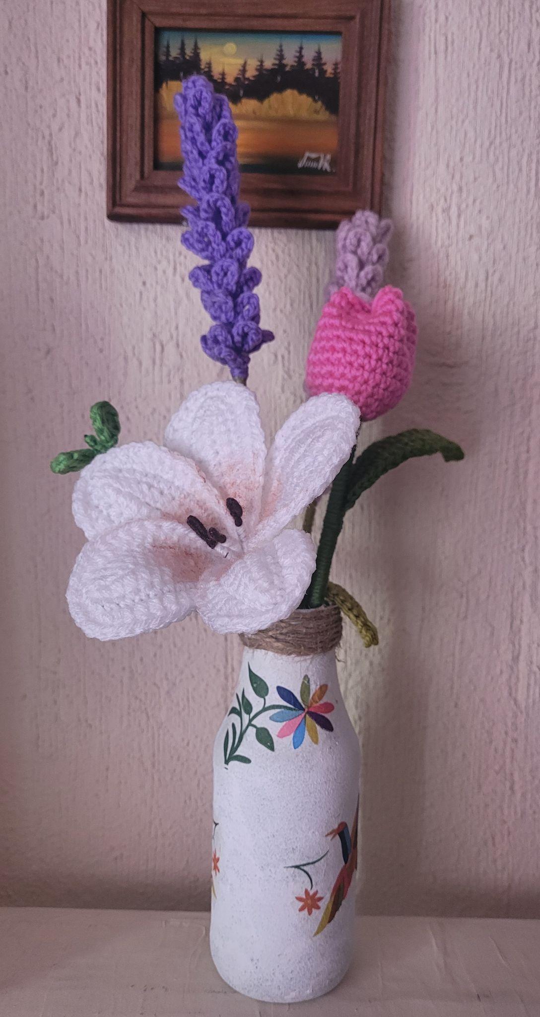 Florero Pintado con ramo de flores