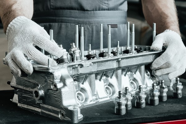 Cabeças de cilindro de motor