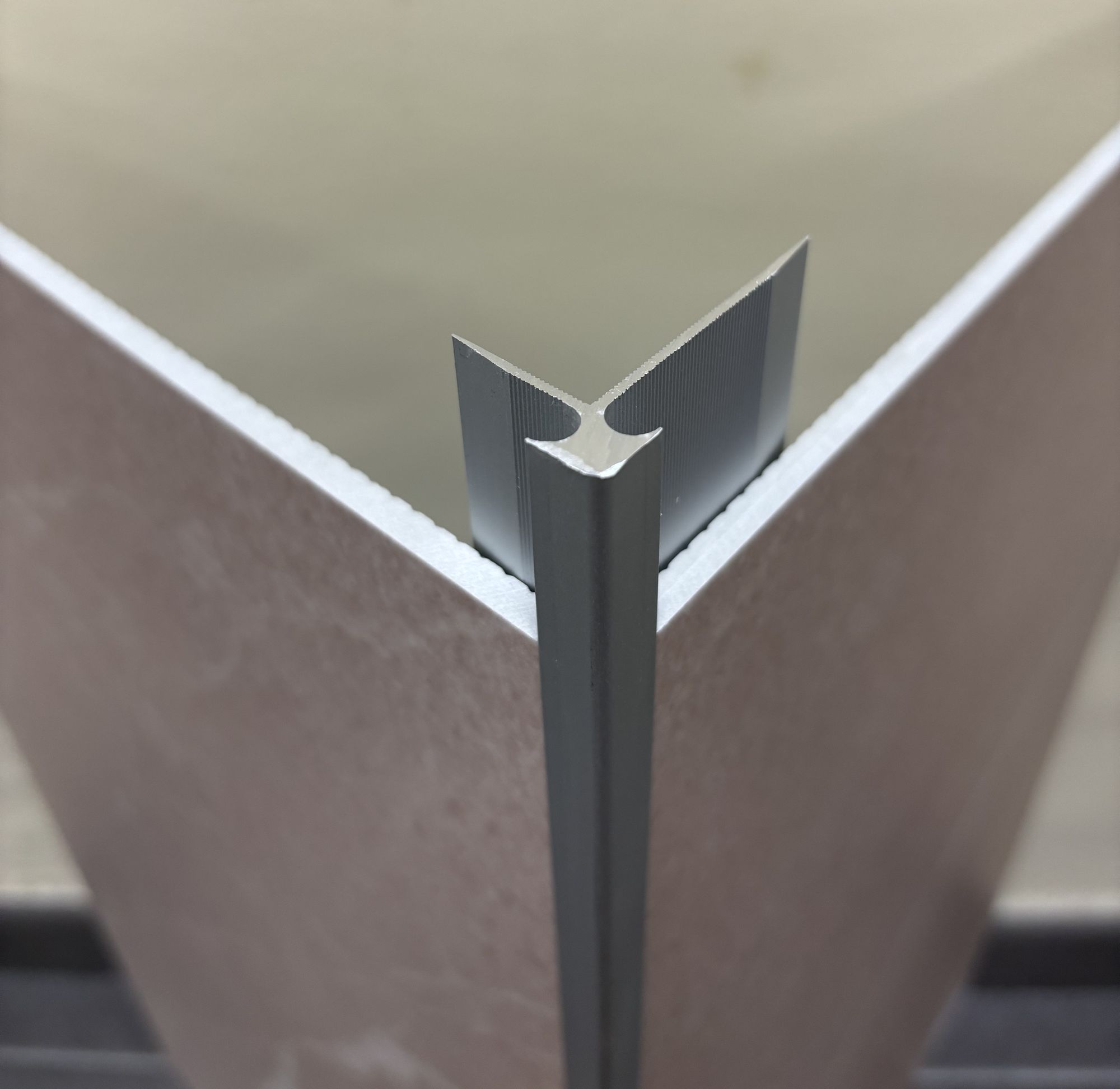 Pletina para esquina exterior 2600mm