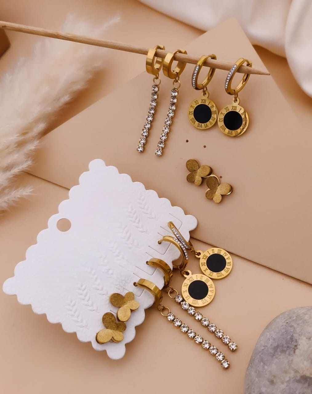 Elegant Gold Earrings Set