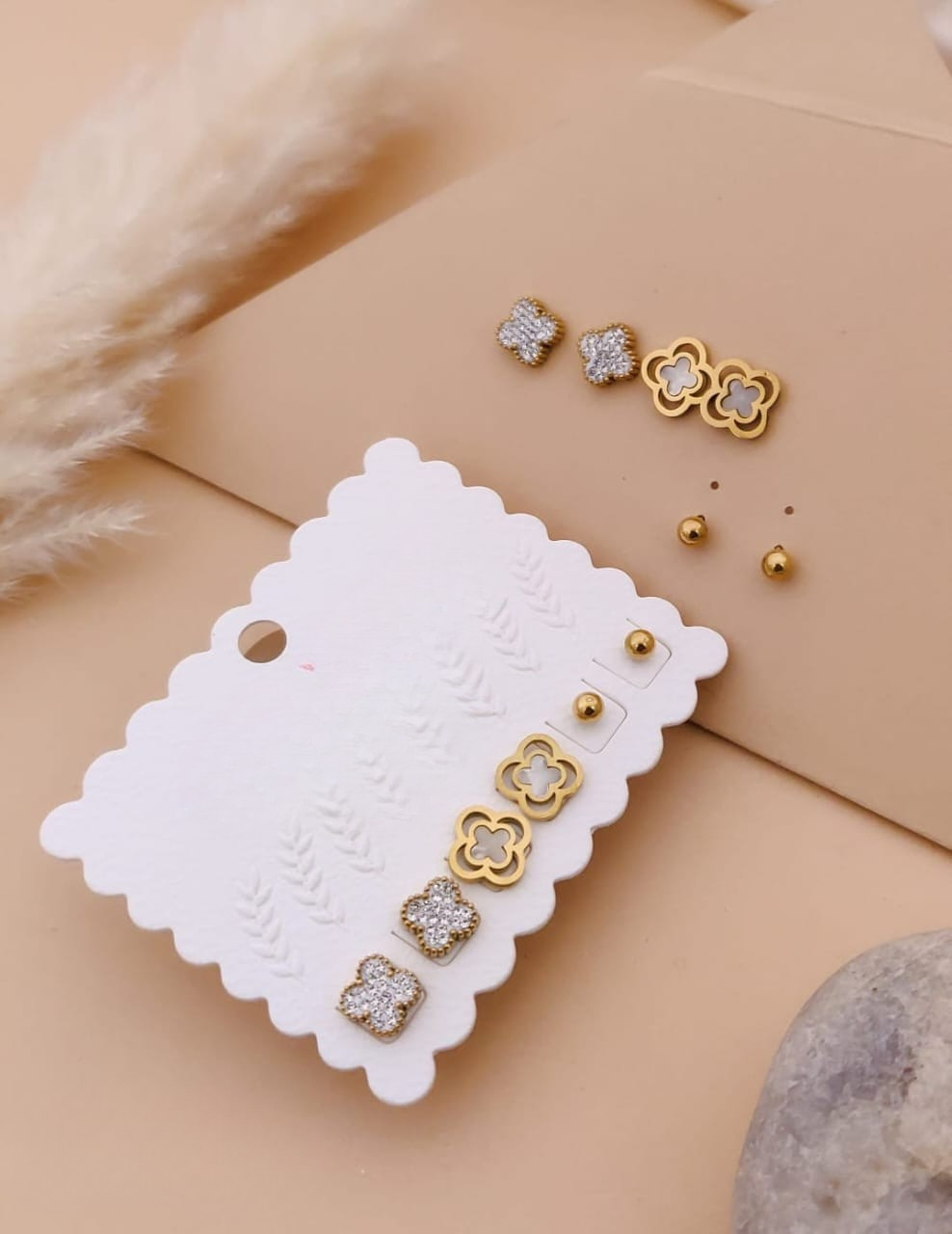 Elegant Floral Gold Stud Earrings Set