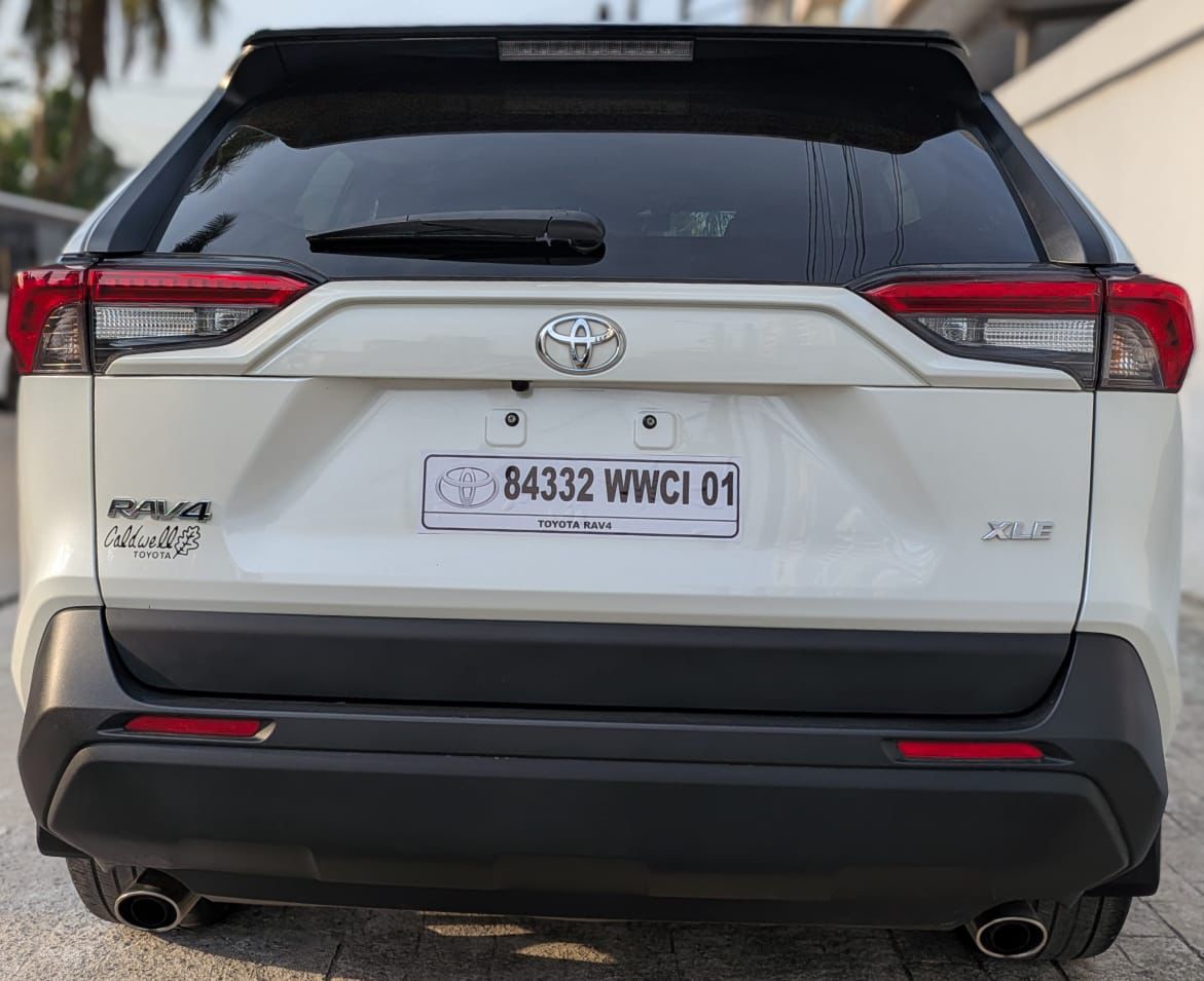 TOYOTA RAV4 XLE 2021