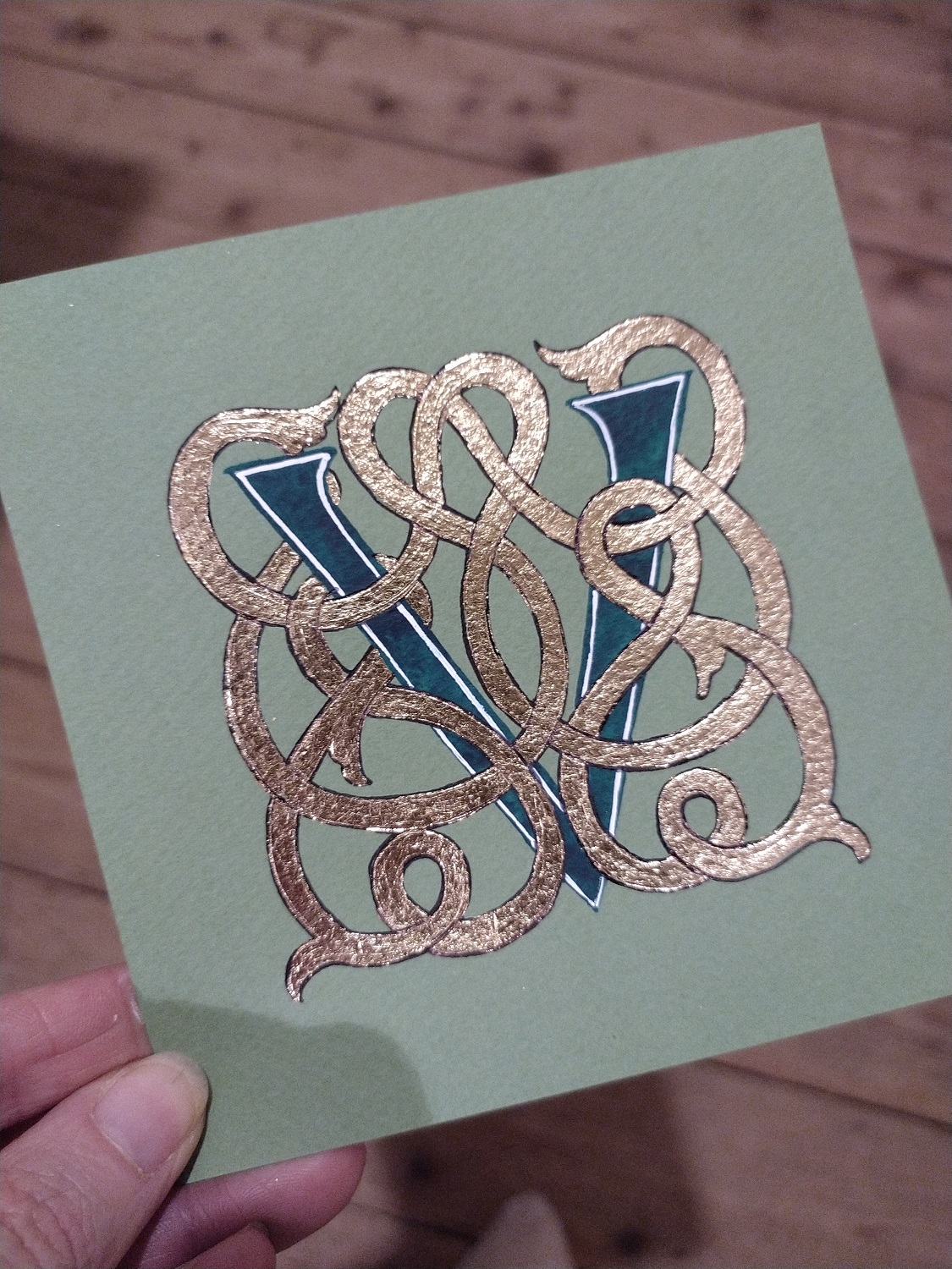 V celtique fond vert